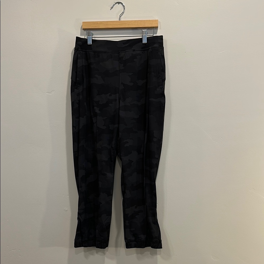 Lululemon Athletica Camo Black Cargo Pants High-Waisted Tapered